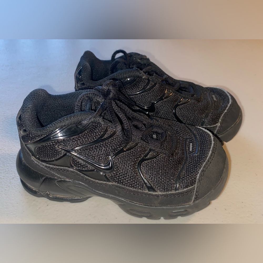 Used Nike Sneakers 7c